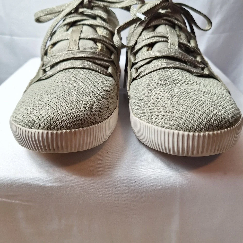 SOREL Out 'N About III Plus Lace Sneaker Women Sz 8 Sage Green Suede Waterproof